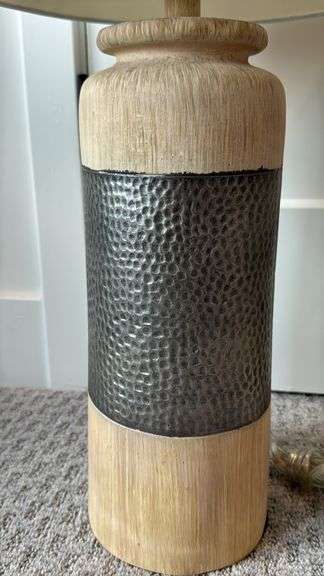 (2) TABLE LAMPS W/ SHADES