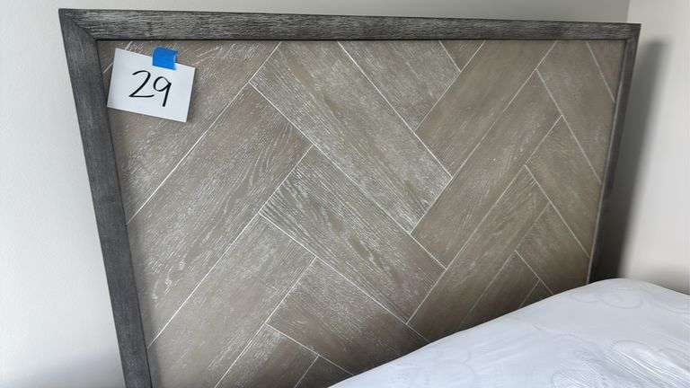 QUEEN SIZE BED (HEADBOARD, FOOTBOARD, RAILS)