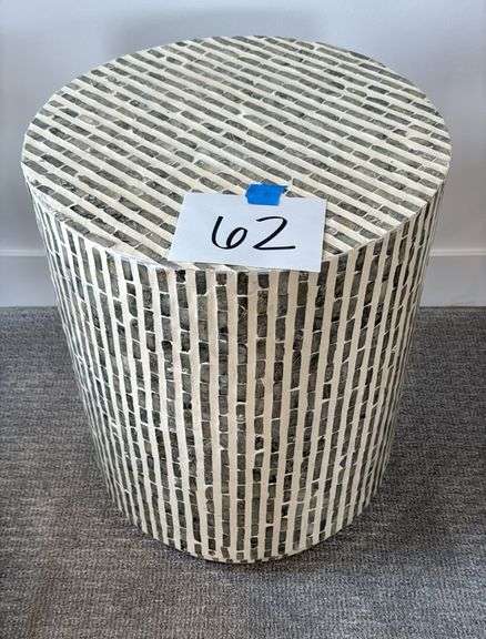 ACCENT SIDE TABLE