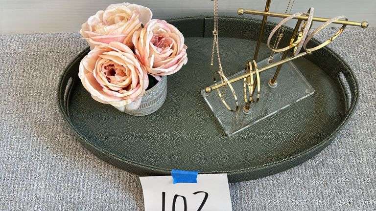 MISC HOME DECOR LOT - SEE PHOTOS