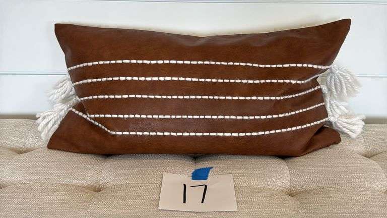 TUFTED DECOR BENCH W/ THROW PILLOW
