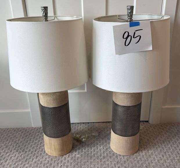 (2) TABLE LAMPS W/ SHADES