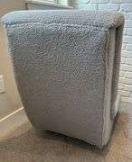 GREY FLOOR GAMING CHAIR