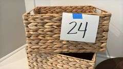 MISC HOME DECOR LOT - SEE PHOTOS