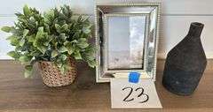 MISC HOME DECOR LOT - SEE PHOTOS