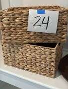 MISC HOME DECOR LOT - SEE PHOTOS