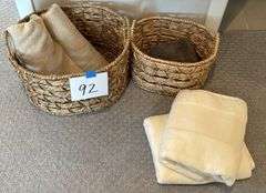 MISC HOME DECOR LOT - SEE PHOTOS