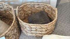 MISC HOME DECOR LOT - SEE PHOTOS