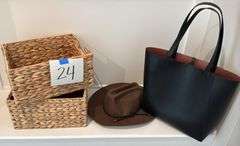 MISC HOME DECOR LOT - SEE PHOTOS