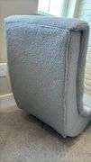 GREY FLOOR GAMING CHAIR
