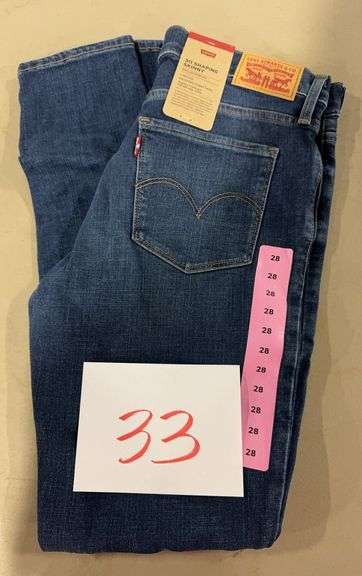 WOMENS LEVI JEANS SIZE 28