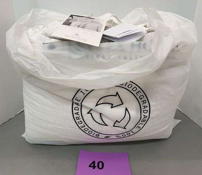 LEVTEX KING POM POM QUILT - WHITE