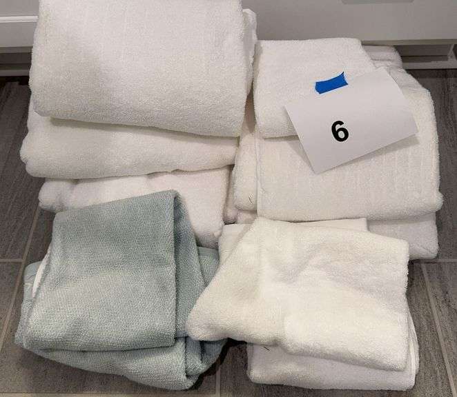 (10) ASSORTED TOWELS - BATH & HAND