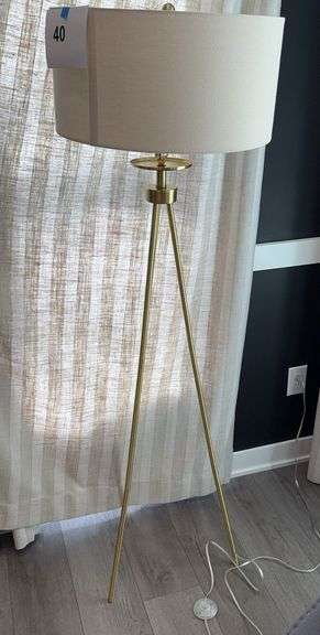 GOLD FLOOR LAMP