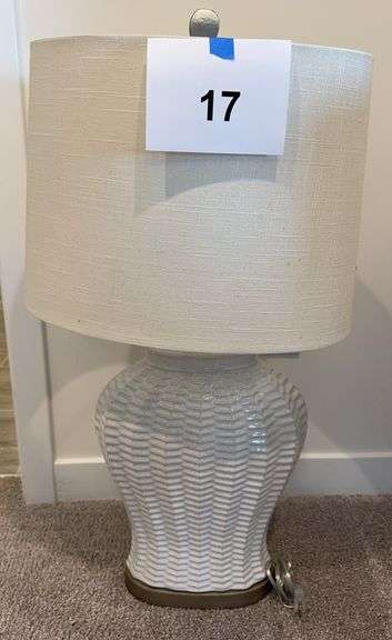 TABLE LAMP W/ SHADE