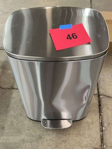 STAINLESS STEP ON TRASH CAN