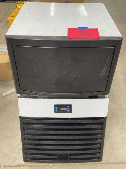 AS IS - ICE MAKER