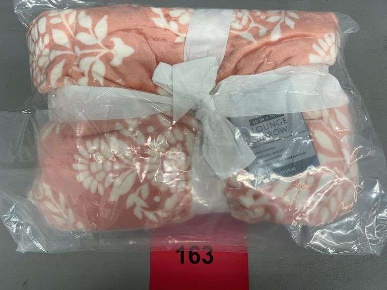 LOUNGE THROW BLANKET