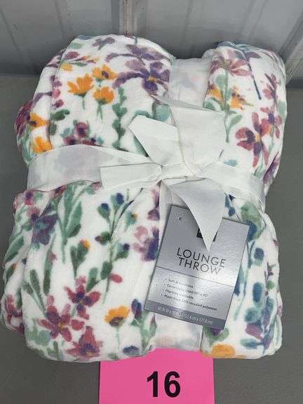 LOUNGE THROW BLANKET