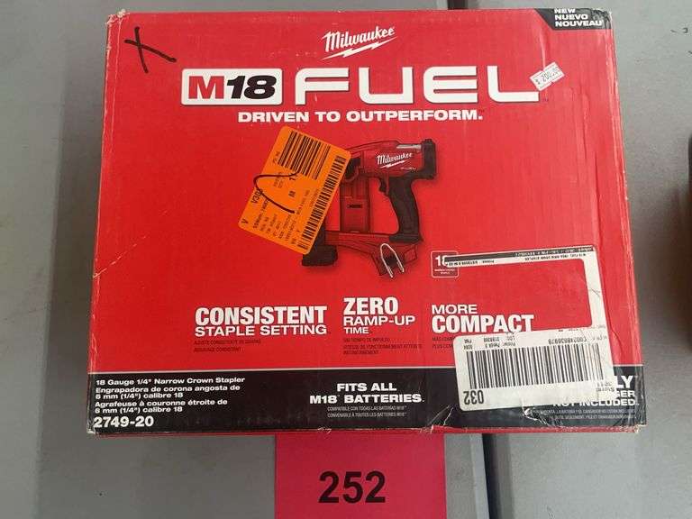MILWAUKEE M18 FUEL 18GA 1/4" NARROW CROWN STAPLER IN BOX