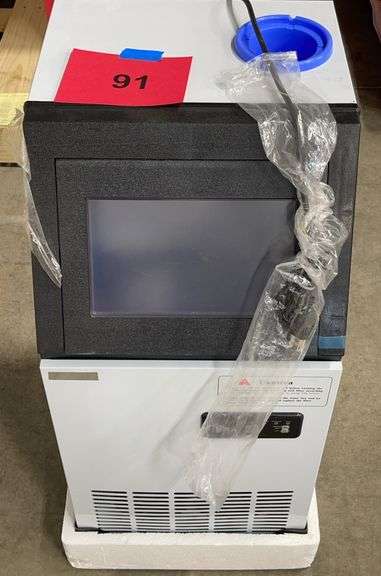 ICE MAKER