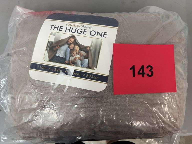 THE HUGE ONE OVERSIZED BLANKET