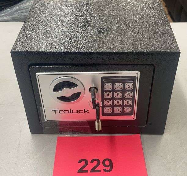 SMALL HOTEL SAFE W/ KEYS