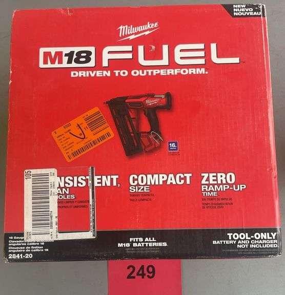 MILWAUKEE M18 FUEL 16GA ANGLED FINISH NAILER IN BOX