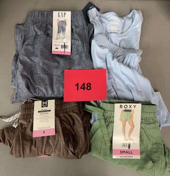 4PC WOMENS CLOTHING LOT SIZE SMALL