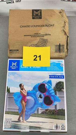 (2) POOL FLOATS IN BOX
