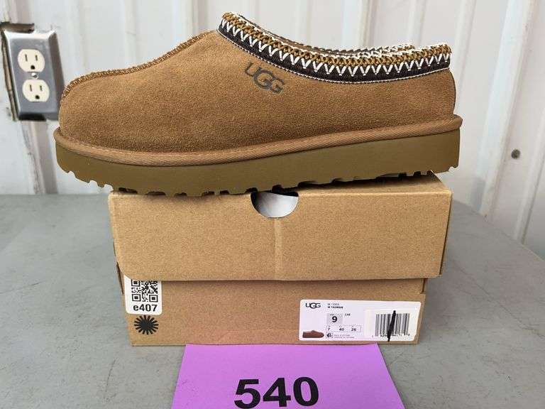 UGG WOMENS TASMAN SHOES SIZE 9 - CHESTNUT