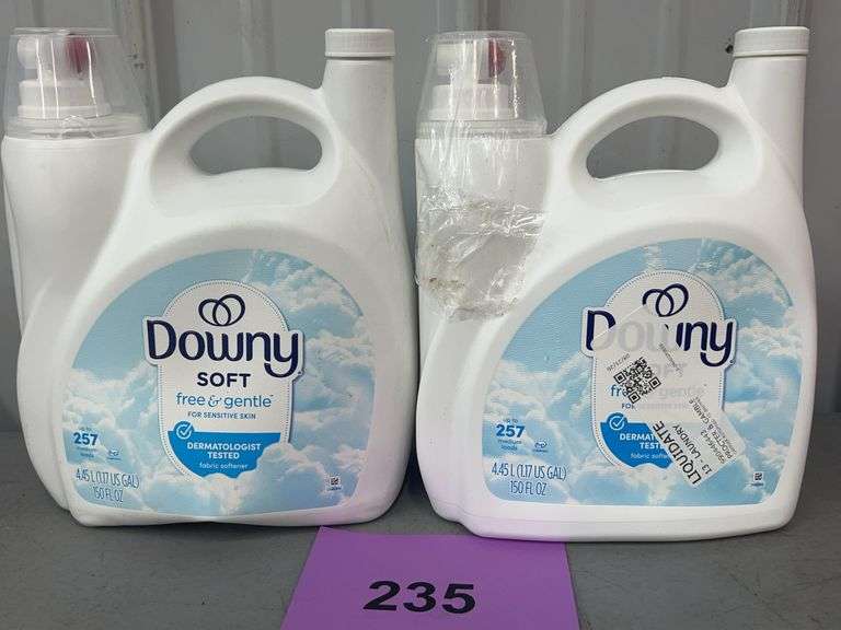 (2) JUGS OF DOWNY FREE & GENTLE FABRIC SOFTENER