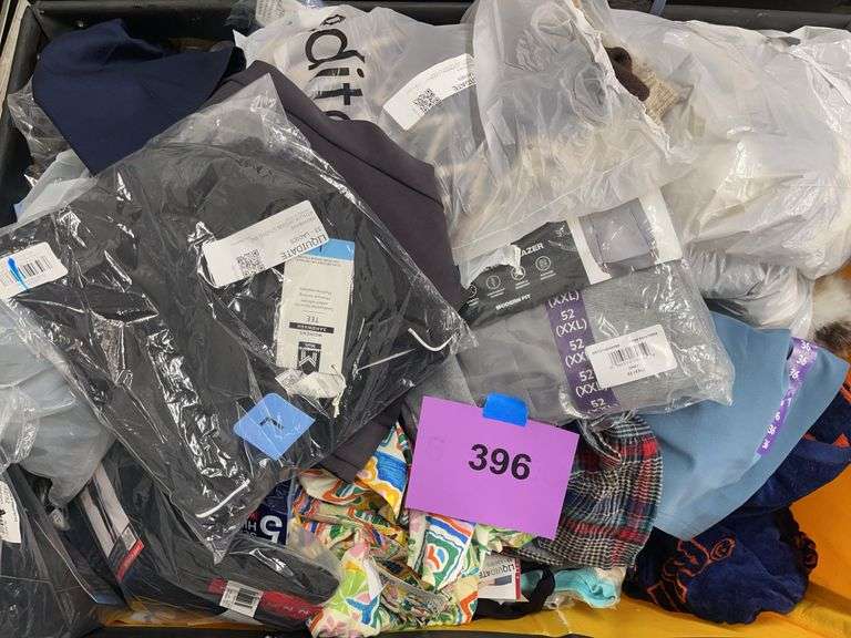 APPROX 200PCS OF CLOTHING ITEMS - ASSORTED SIZES