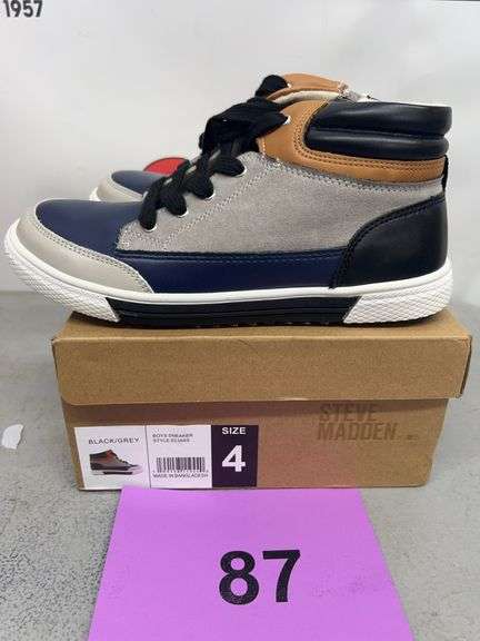 STEVE MADDEN BOYS SNEAKERS SIZE 4