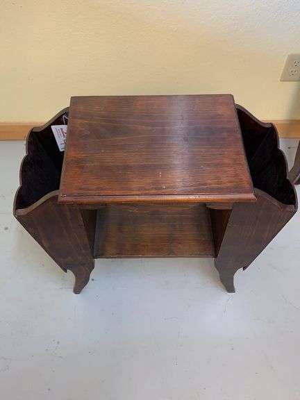 MAGAZINE END TABLE