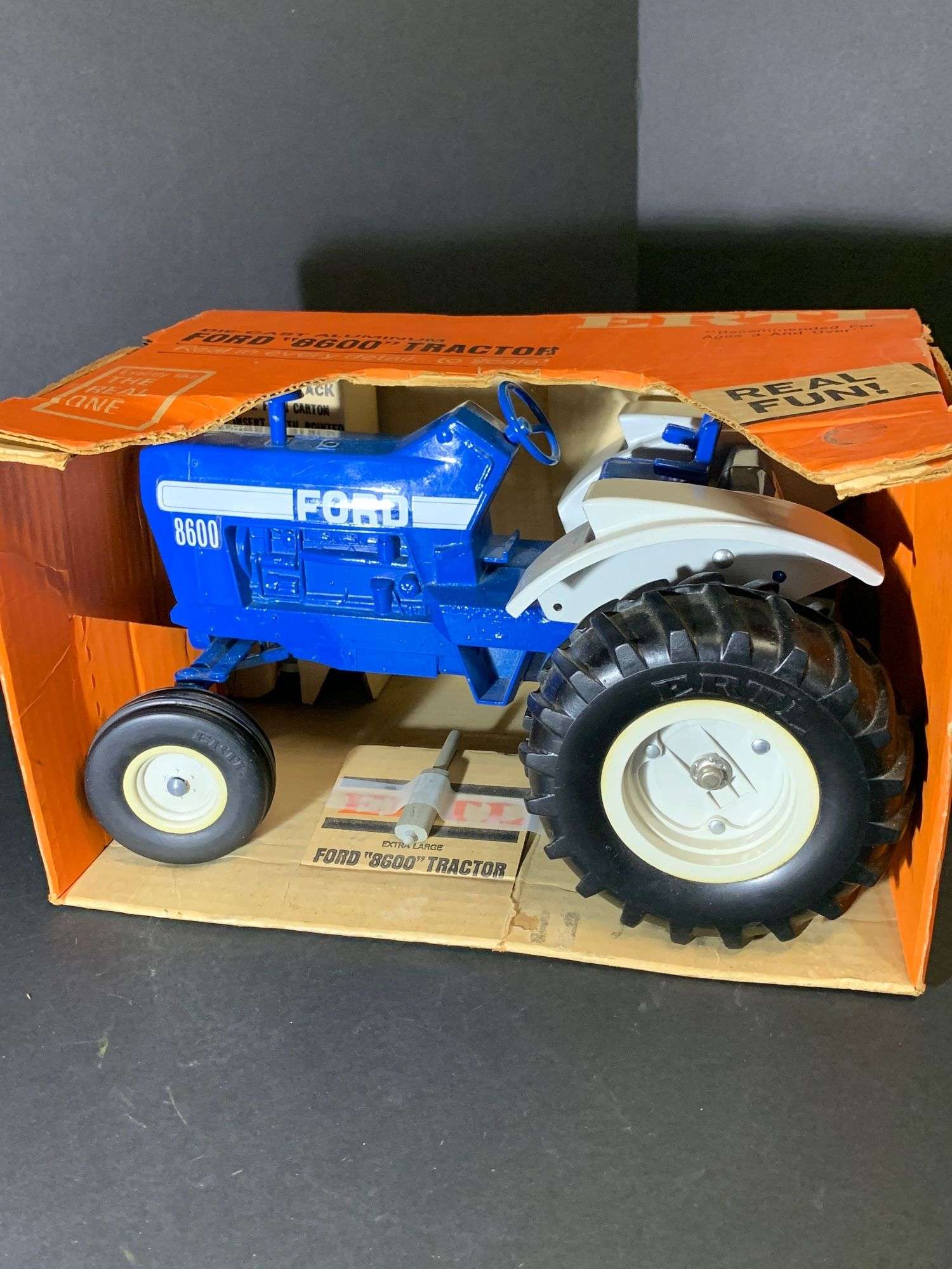 ERTL FORD 8600 DIE CAST ALUMINUM 1/12 scale - EK Auctioneers LLC