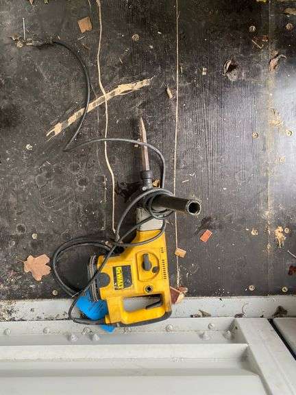 DEWALT ROTARY HAMMER