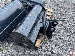 UNUSED GIYI 3 TON HYDRAULIC 32" TILT BUCKET