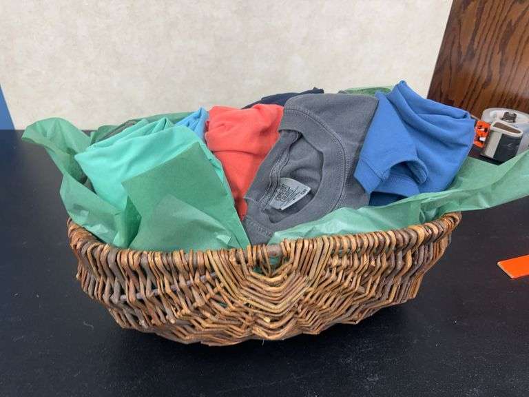 (8) STRUTTIN' COTTON TSHIRTS