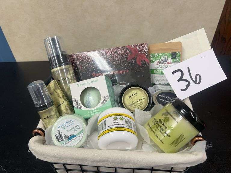 SPA BASKET WITH 60 MINUTE MASSAGE AND LINCOLN HEMP SCRUB & WHIPPED CREAM