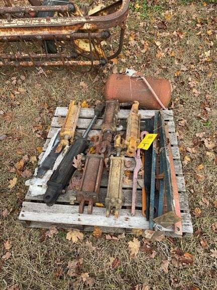 PALLET OF CYLINDERS & AIR TANKS