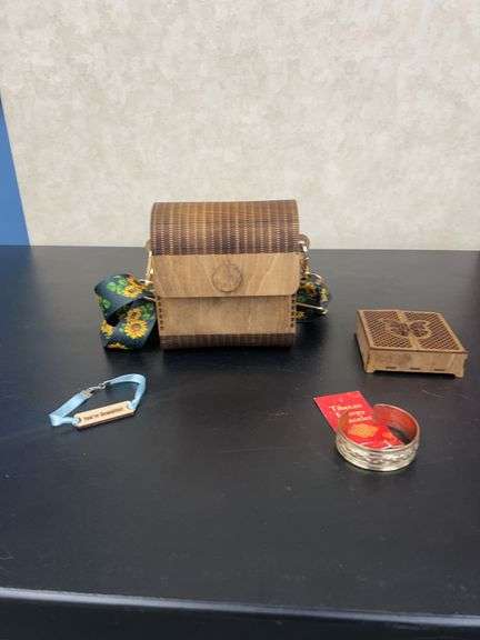 STAMPLER CRAFTS HANDMADE WOOD PURSE WITH SUNFLOWER STRAP & JEWELRY