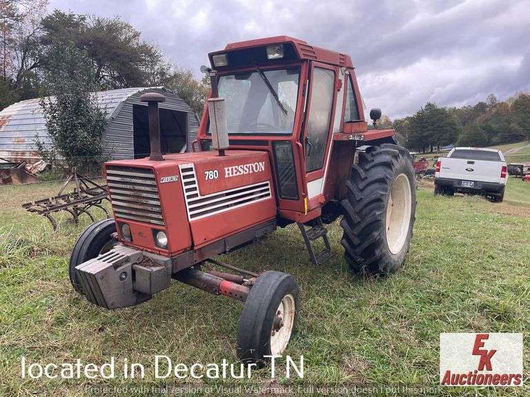 HESSTON 780 CAB
