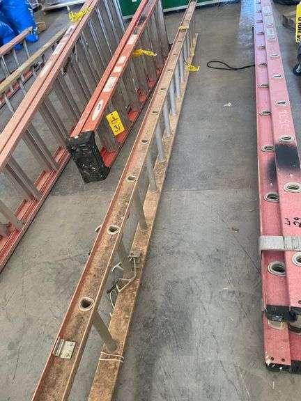 14' SINGLE FIBERGLASS LADDER