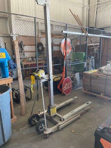 MODEL 512A LIFT MANUAL HAND CRANK FORKLIFT