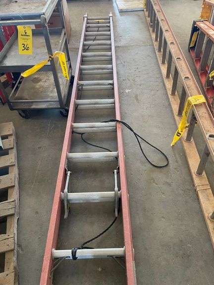 24' LOUISVILLE FIBERGLASS EXTENSION LADDER
