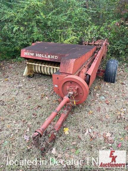 NEW HOLLAND 268 SQUARE BALER