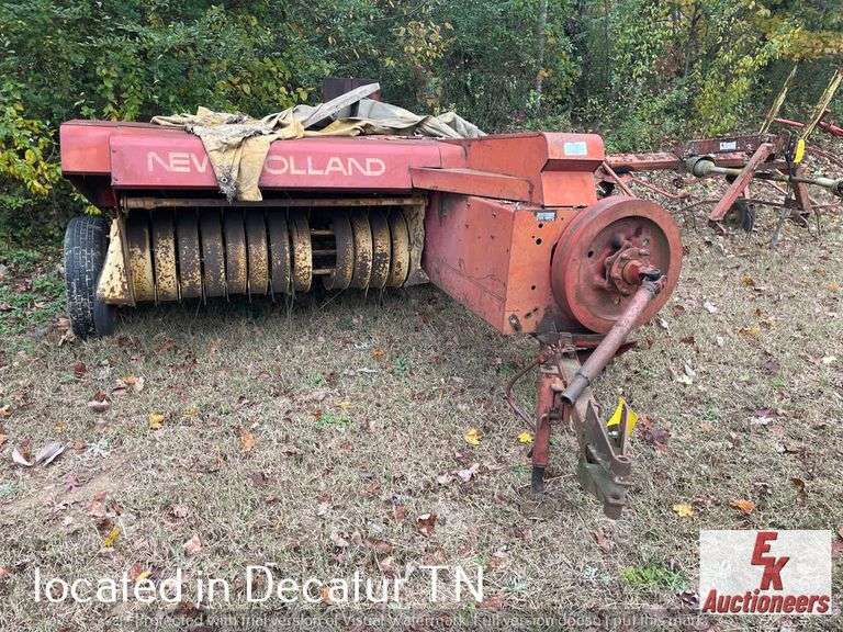 NEW HOLLAND HAYLINER 273 SQUARE BALER