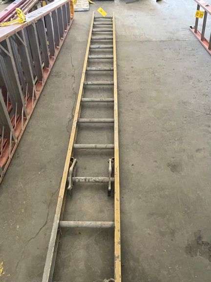 14' FIBERGLASS SINGLE LADDER