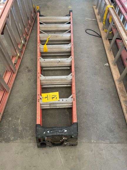 8' WERNER FIBERGLASS STEP LADDER